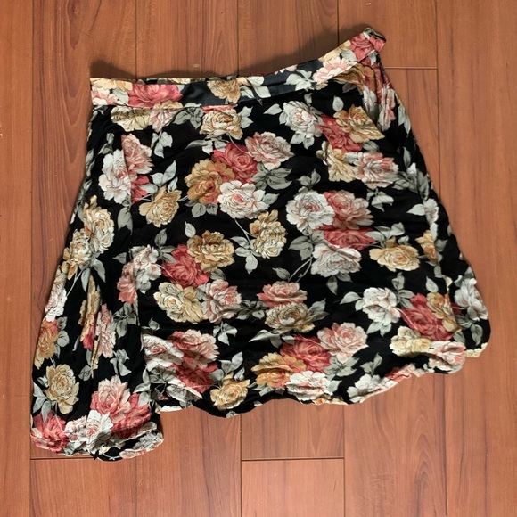 Vintage chiffon floral skirt with asymmetric hem - Picture 1 of 3